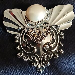 Jane Ashley Silver Brooch with Cream Pearl Accent